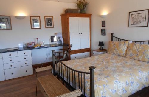 Belper House | Cozy Callwood Farm Annex with Kitchen & Breakfast Included