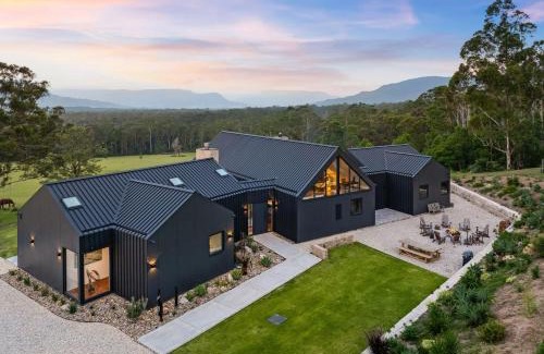 Kangaroo Valley House | Family-Friendly Retreat at Cally Mill Farm, Kangaroo Valley