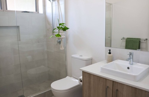 Coolbellup House | Relaxing Home Near Fremantle with Breakfast & Family Amenities
