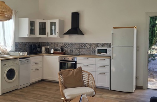 Le Pradet Apartment | Relaxing Retreat: Pet-Friendly with Spa and Pool Access
