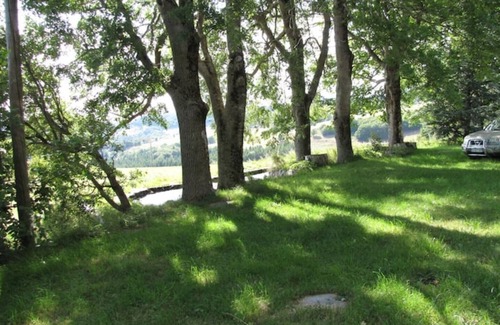 Lachamp-Raphael House | Tranquil Retreat with Lake Views and Spa Amenities