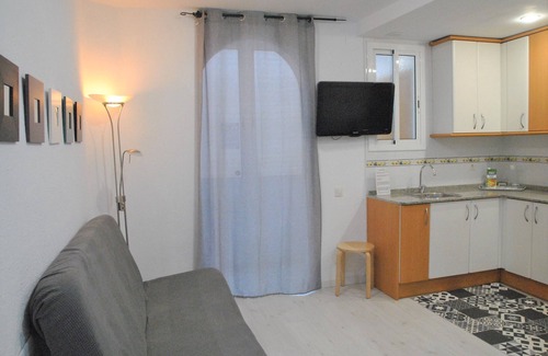 La Sagrada Familia Apartment | Tranquil Eixample Apartment by Sagrada Familia with Free WiFi