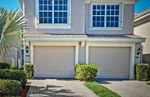 Fort Myers Condo | Relaxing Ocean View Condo with Pool & Pet-Friendly Services