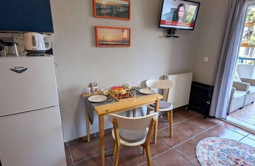 Kalamaria Apartment | Cozy Studio Retreat with Parking & Pet-Friendly Comfort