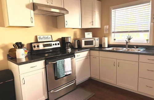 Salisbury House | Relax in Cozy Comfort with King Bed & Backyard Retreat
