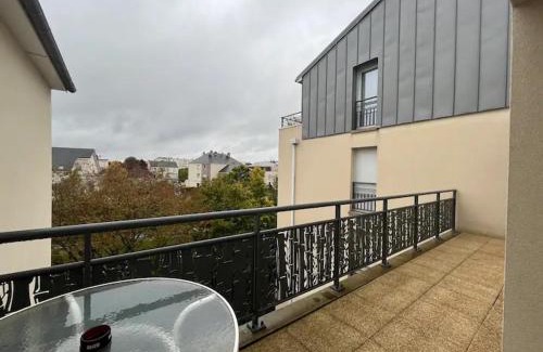 Tours Apartment | Tranquil Stay at Calm in Tours - Family-Friendly Apartment