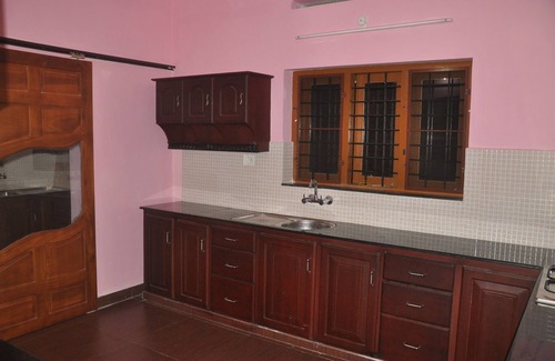 Quilon House | Tranquil Lake-Facing Villa with Immaculate Rooms