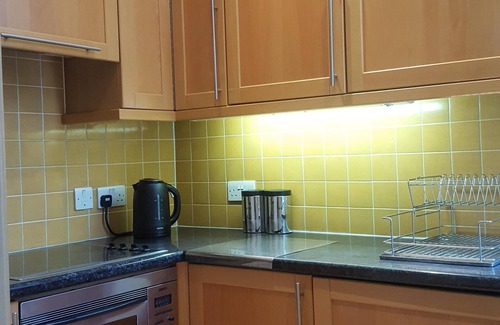 South Kensington Apartment | Serene Retreat with Spa and Breakfast in Central London