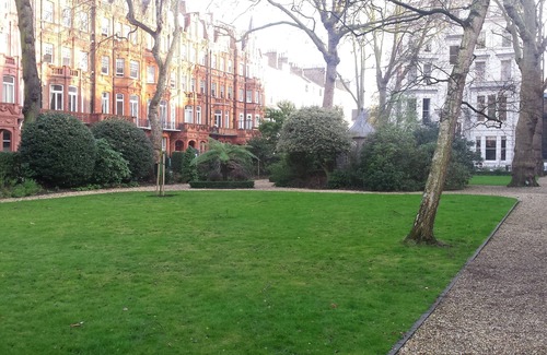 South Kensington Apartment | Serene Retreat with Spa and Breakfast in Central London