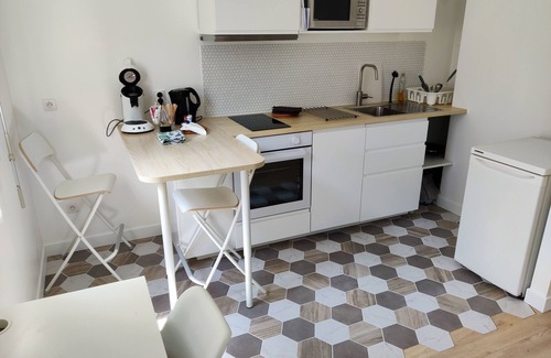 Bagneux Apartment | Serene Retreat: 4-Minute Walk to RER B & Notre Dame