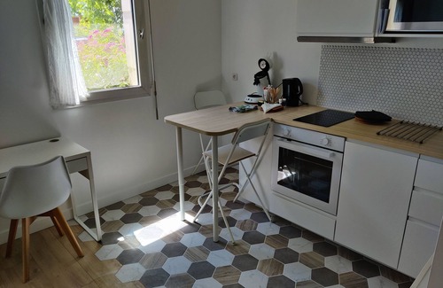 Bagneux Apartment | Serene Retreat: 4-Minute Walk to RER B & Notre Dame