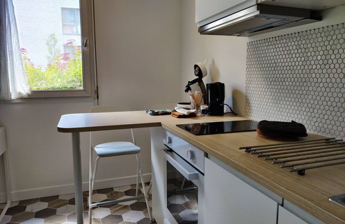 Bagneux Apartment | Serene Retreat: 4-Minute Walk to RER B & Notre Dame