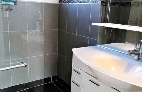 Guerande House | Comfortable Villa Guérande with Spa and Pet-Friendly Amenities