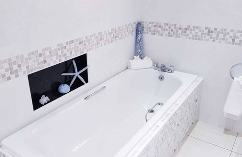 Glacis Bed & Breakfast | Serene Calm Sorento: Guest Rated 9.8 with Breakfast & Kitchen