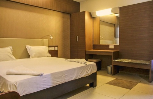 Madurai Main Hotel | Relaxing Stay at West Tower of Meenakshi Amman Temple