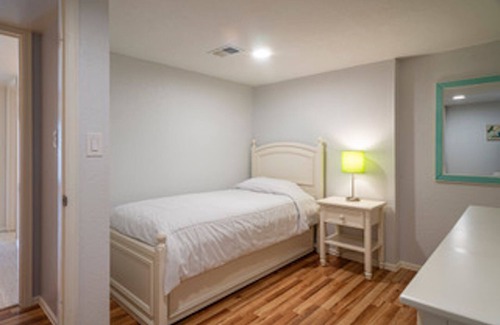 Broomfield House | Tranquil Comfort in a Stylish Setting with Pool & Spa
