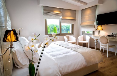 Kastoria Hotel | Elegant Calma Hotel & Spa: 4-Star Retreat with Pool & Spa