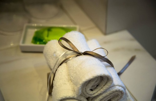 Kastoria Hotel | Elegant Calma Hotel & Spa: 4-Star Retreat with Pool & Spa