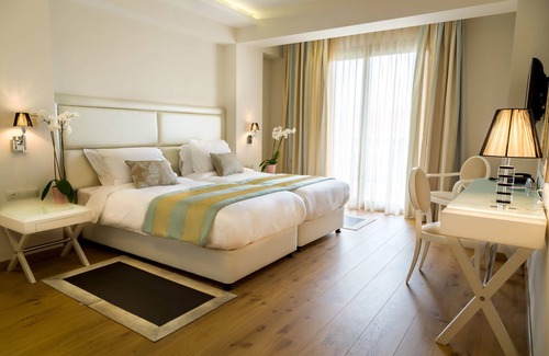 Kastoria Hotel | Elegant Calma Hotel & Spa: 4-Star Retreat with Pool & Spa
