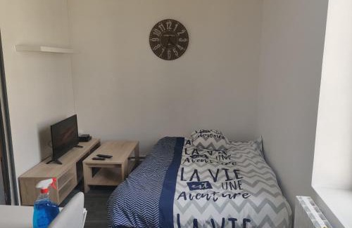 Chateau-Landon Apartment | Cozy Duplex Retreat: Child-Friendly with High Guest Ratings