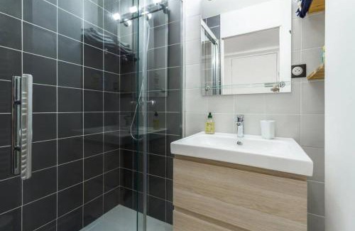 Le Busca Apartment | Charming Retreat near Jardin des Plantes - Family Friendly