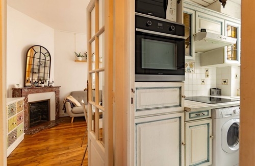 Montreuil Apartment | Cozy Retreat with Spa & Hot Tub Near Paris