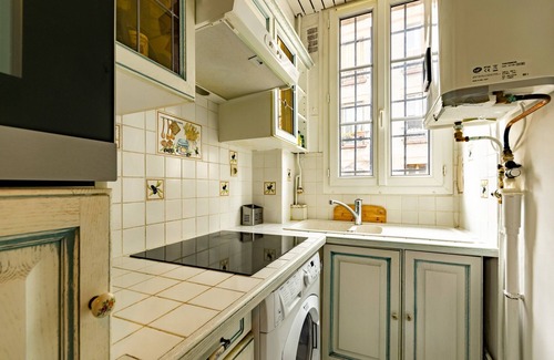 Montreuil Apartment | Cozy Retreat with Spa & Hot Tub Near Paris