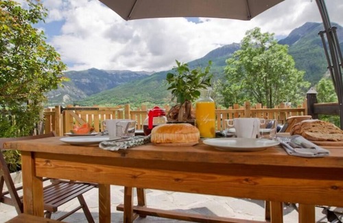 Puy-Saint-Andre Apartment | Cozy Retreat with Unforgettable Views and Pet-Friendly Stays
