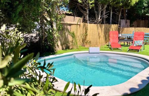 Morieres-les-Avignon House | Tranquil Retreat Near Avignon with Pool & Ocean Views