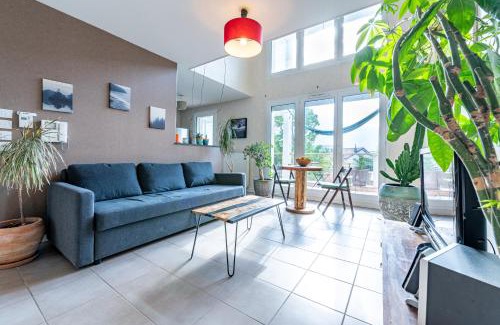 Quartier Villeneuve - Village-Olympique Apartment | Serene Mountain Views with Terrace & Free Wifi for Families