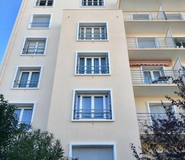 Gares Apartment | Spacious Calme & Spacieux with Ocean View near Gare St-Roch