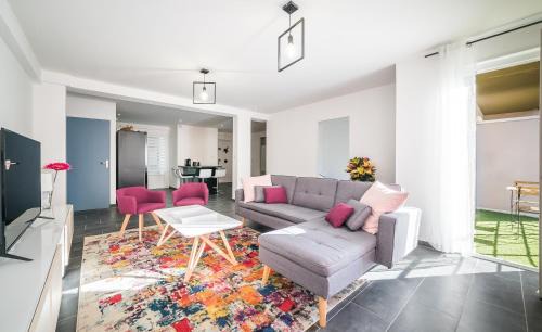 Gares Apartment | Spacious Calme & Spacieux with Ocean View near Gare St-Roch