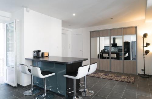 Gares Apartment | Spacious Calme & Spacieux with Ocean View near Gare St-Roch