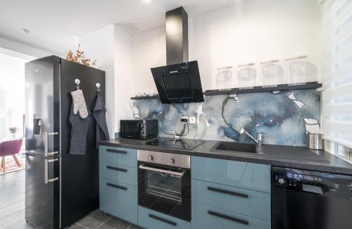 Gares Apartment | Spacious Calme & Spacieux with Ocean View near Gare St-Roch