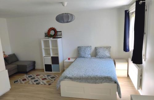 Bagneux Apartment | Peaceful Escape Near Paris: Child-Friendly & Highly Rated