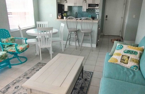 North Redington Beach Condo | Serene Coastal Condo: Steps to the Beach with Ocean Views