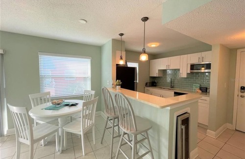 North Redington Beach Condo | Serene Coastal Condo: Steps to the Beach with Ocean Views