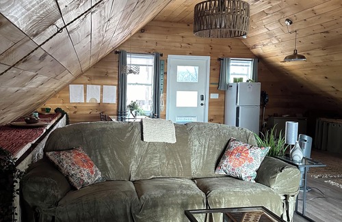 Franklin County Apartment | Tranquil Lakefront Studio with Ocean Views and Kitchenette