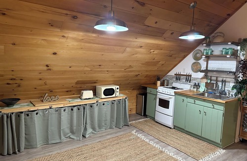 Franklin County Apartment | Tranquil Lakefront Studio with Ocean Views and Kitchenette
