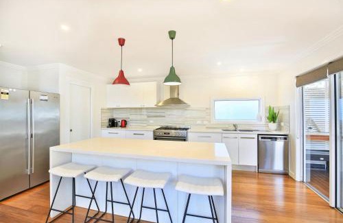 Callala Beach House | Relaxing Retreat at Calming Waters with Community Pool