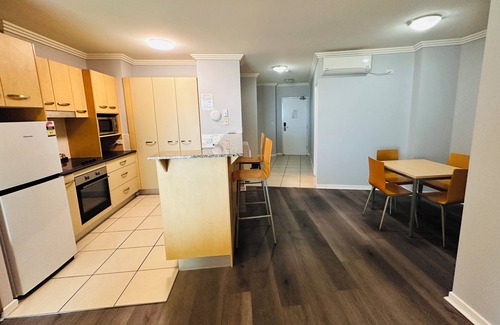 Battery Hill Apartment | Relax at Caloundra Central Apartment Hotel with Ocean Views
