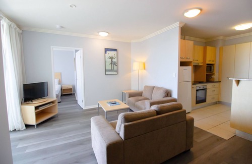 Battery Hill Apartment | Relax at Caloundra Central Apartment Hotel with Ocean Views