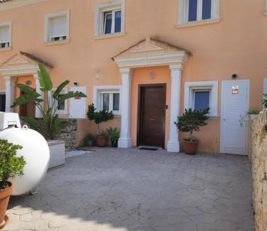 Empedrola House | Calpe Chalet adosado entorno playa y montaña tranquilidad relax jacuzzi piscina wifi aire jardin barbacoa y parking