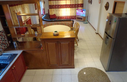 Saen Suk Villa | Spacious Calv-Inn: 4 Bedrooms with Kitchen & Restaurant