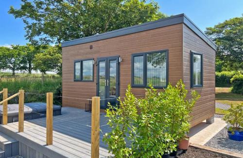 Jameston Resort | Family-Friendly Escape at Calvesland Hideaway