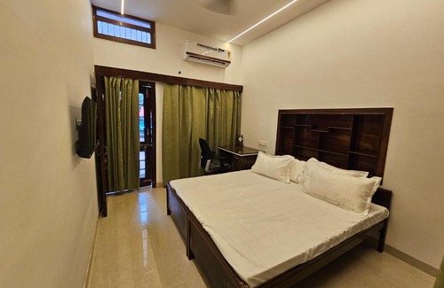 Panchkula Urban Estate Apartment | Cozy Calvin's Abode: Family-Friendly Comfort Awaits
