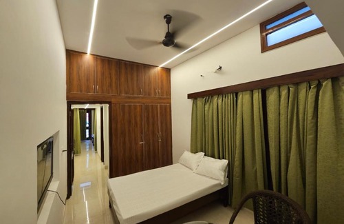 Panchkula Urban Estate Apartment | Cozy Calvin's Abode: Family-Friendly Comfort Awaits