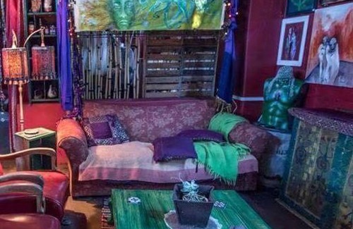 Calvinia House | Discover Calvinia Magic Garden: Pet-Friendly Retreat
