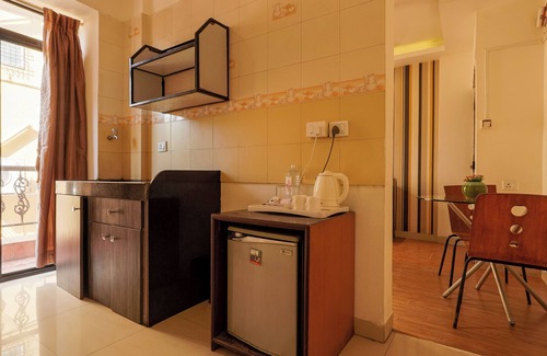 Viman Nagar Apartment | Pet-Friendly Calypso by Magnus with Breakfast & Kitchen Access