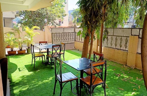 Viman Nagar Apartment | Pet-Friendly Calypso by Magnus with Breakfast & Kitchen Access